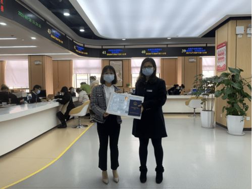 昆明五華區率先發出全市首張“直營連鎖經營企業評審承諾制”食品經營許可證，助推網絡文化經營新格局